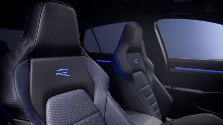 The Golf R sports seats interior offers comfort and support for all types of journeys on the road.