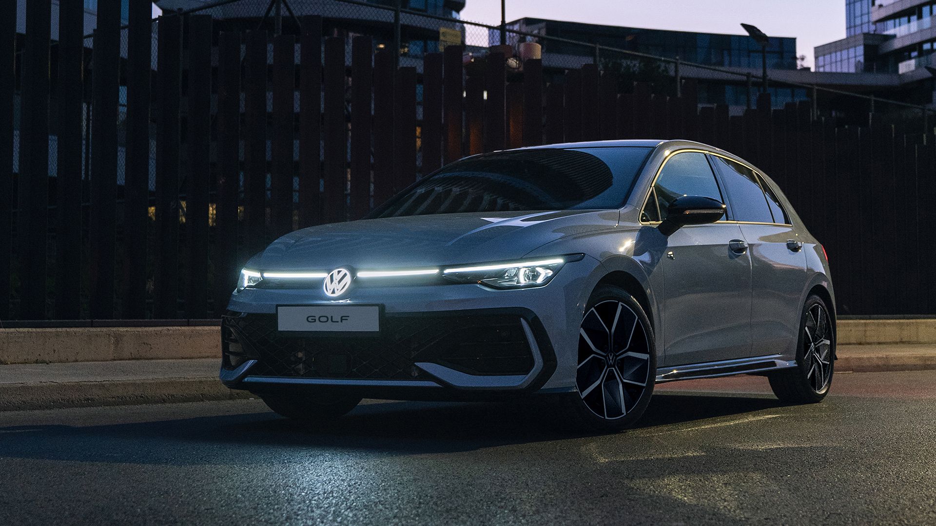 The new Golf R with its light and logo lit up