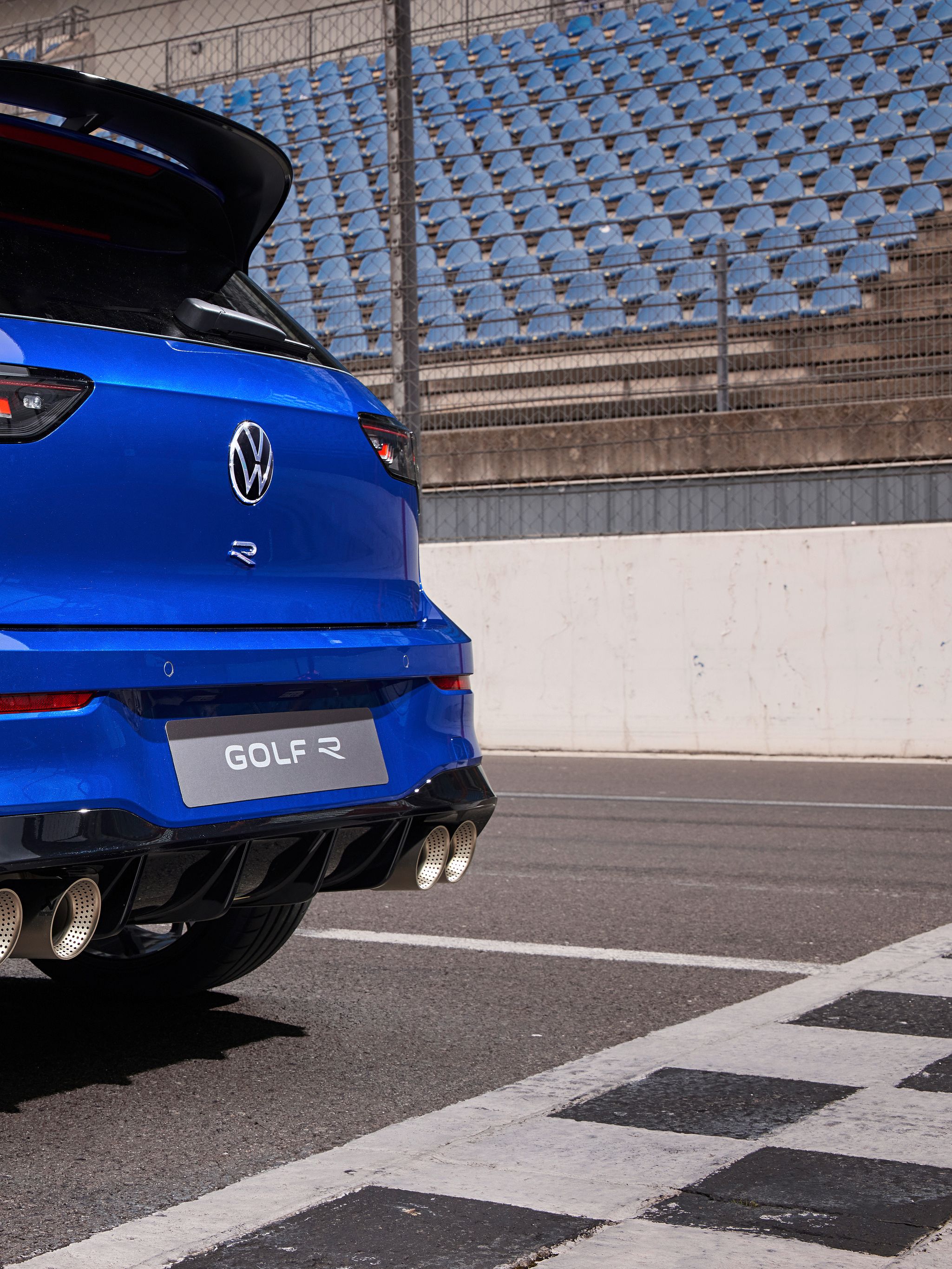 Volkswagen Golf R - The Roar of R
